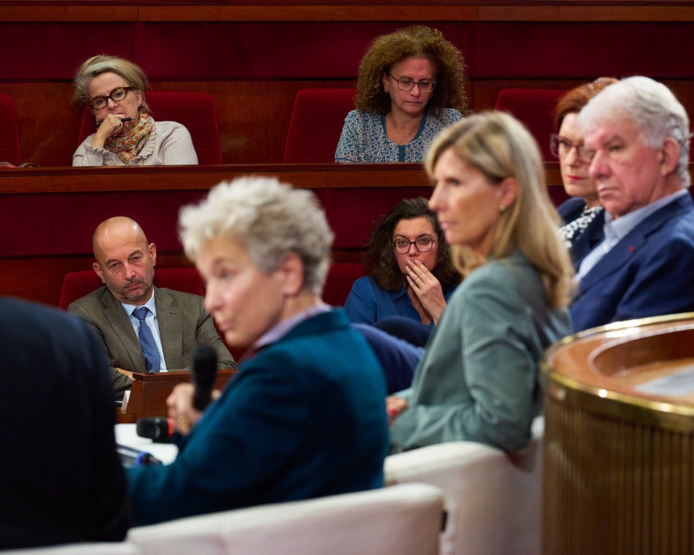 Thierry Beaudet, dans l'hémicycle, face à Claire Tutenuit, Nathalie Tubiana et Yves Perrier