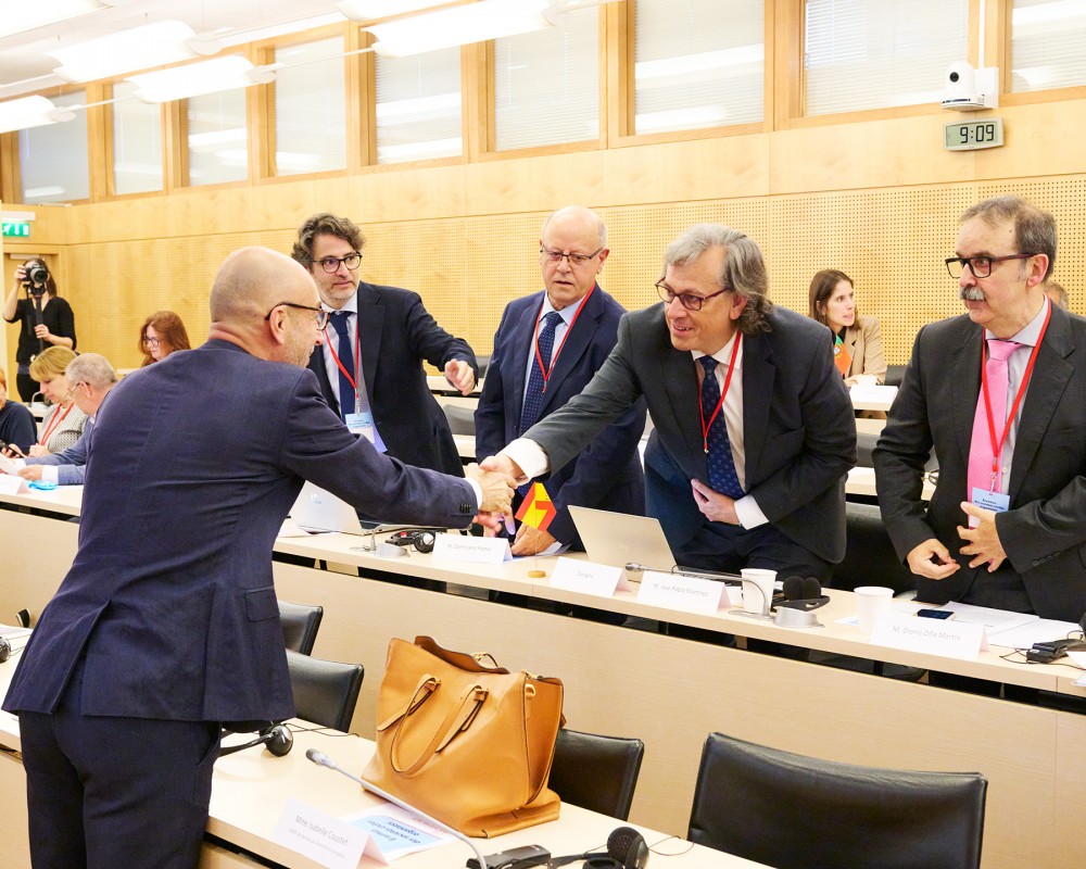 Le Président du CESE Thierry Beaudet salue les délégués espagnols